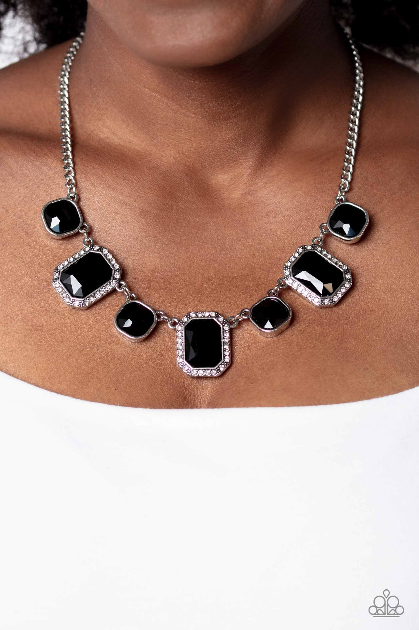 Royal Rumble Black Necklace (Pinky 169)