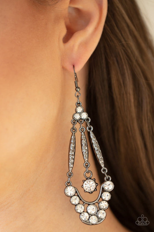 High-Ranking Radiance Black Earrings (Pinky 149)